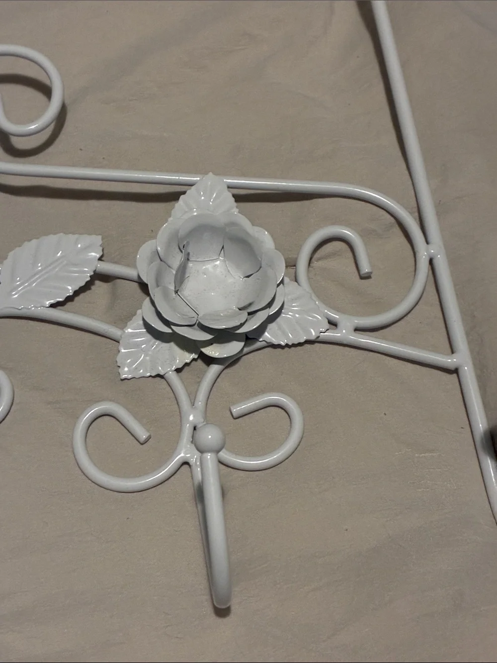 White Floral Metal Wall Hook Rack